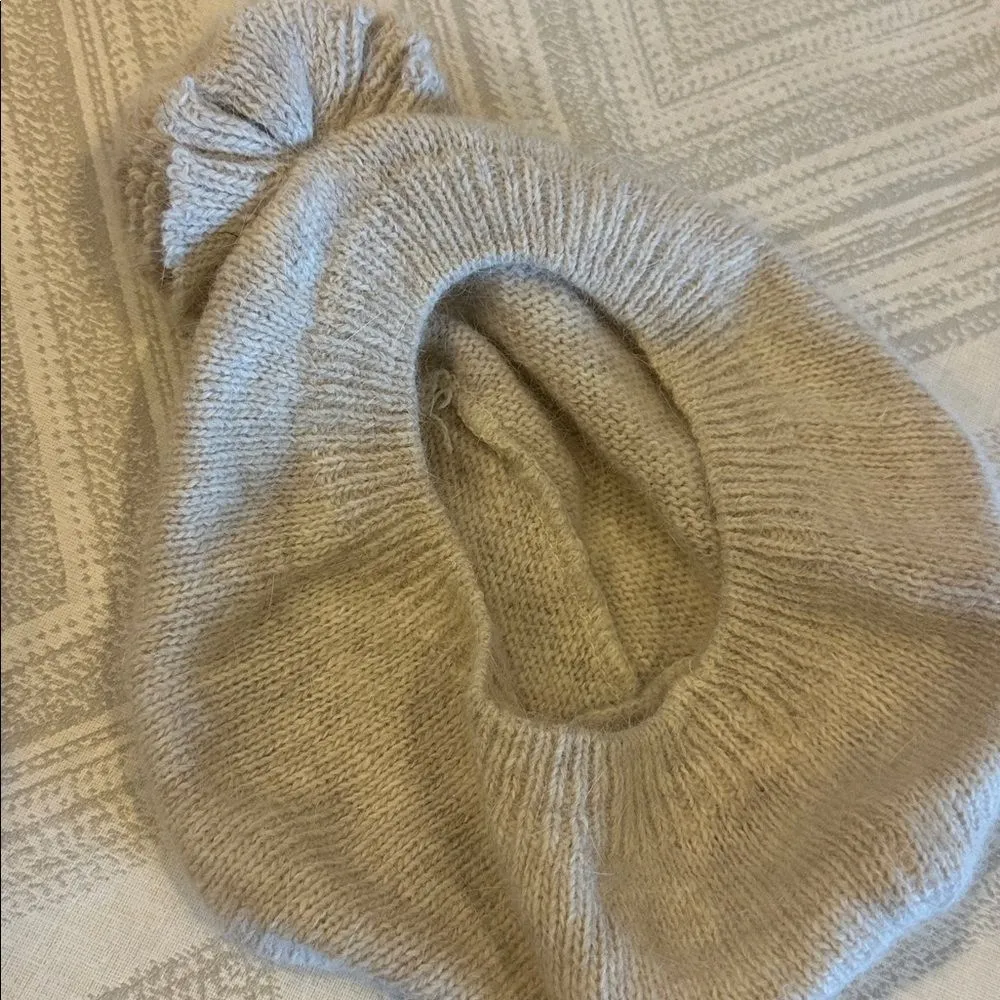 H&M Cream Knit Winter Beret and Gloves with Flower Matching Set - Image 5