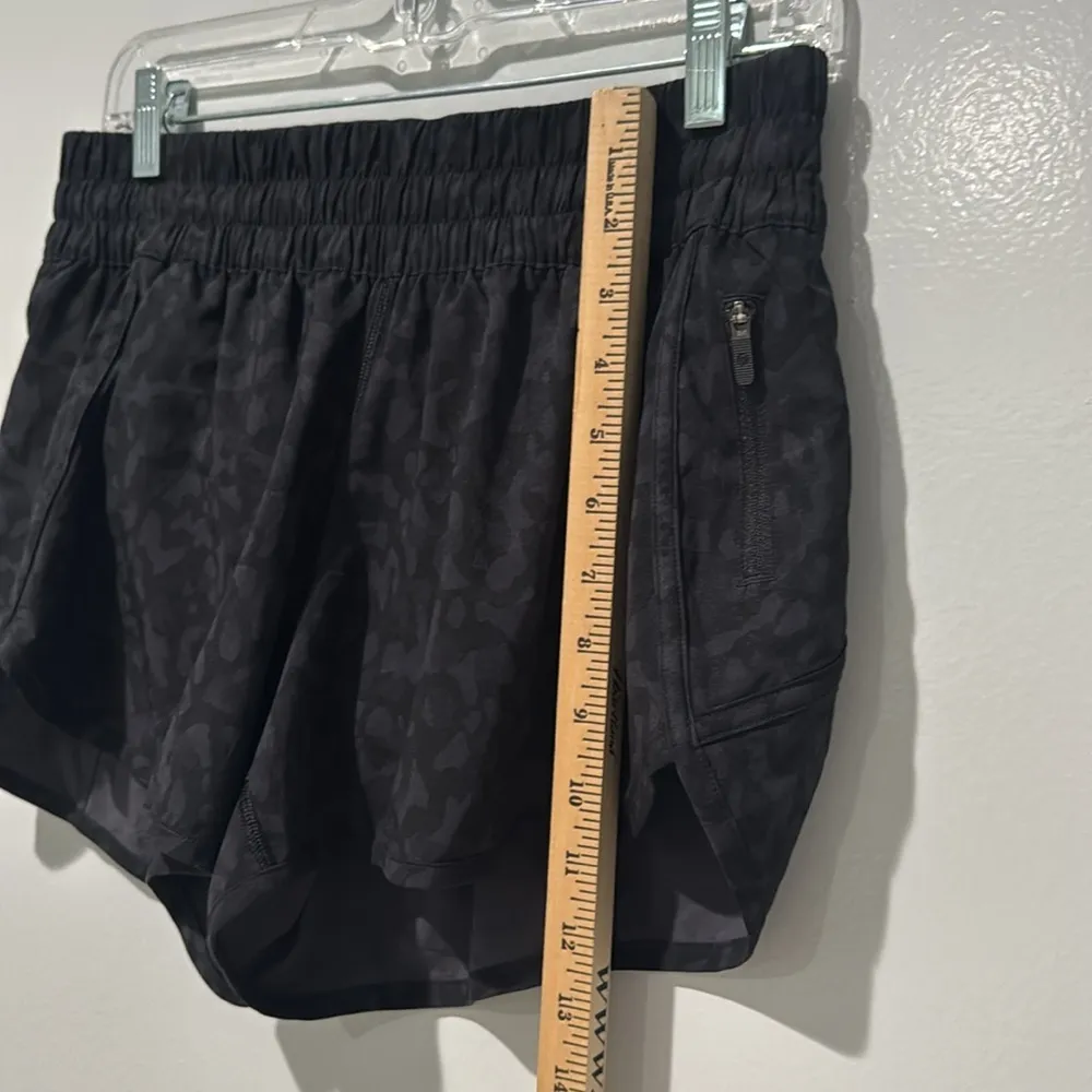 Lululemon Women's Hotty Hot Shorts Formation Camo Coal Running Training Sz10 - Image 9