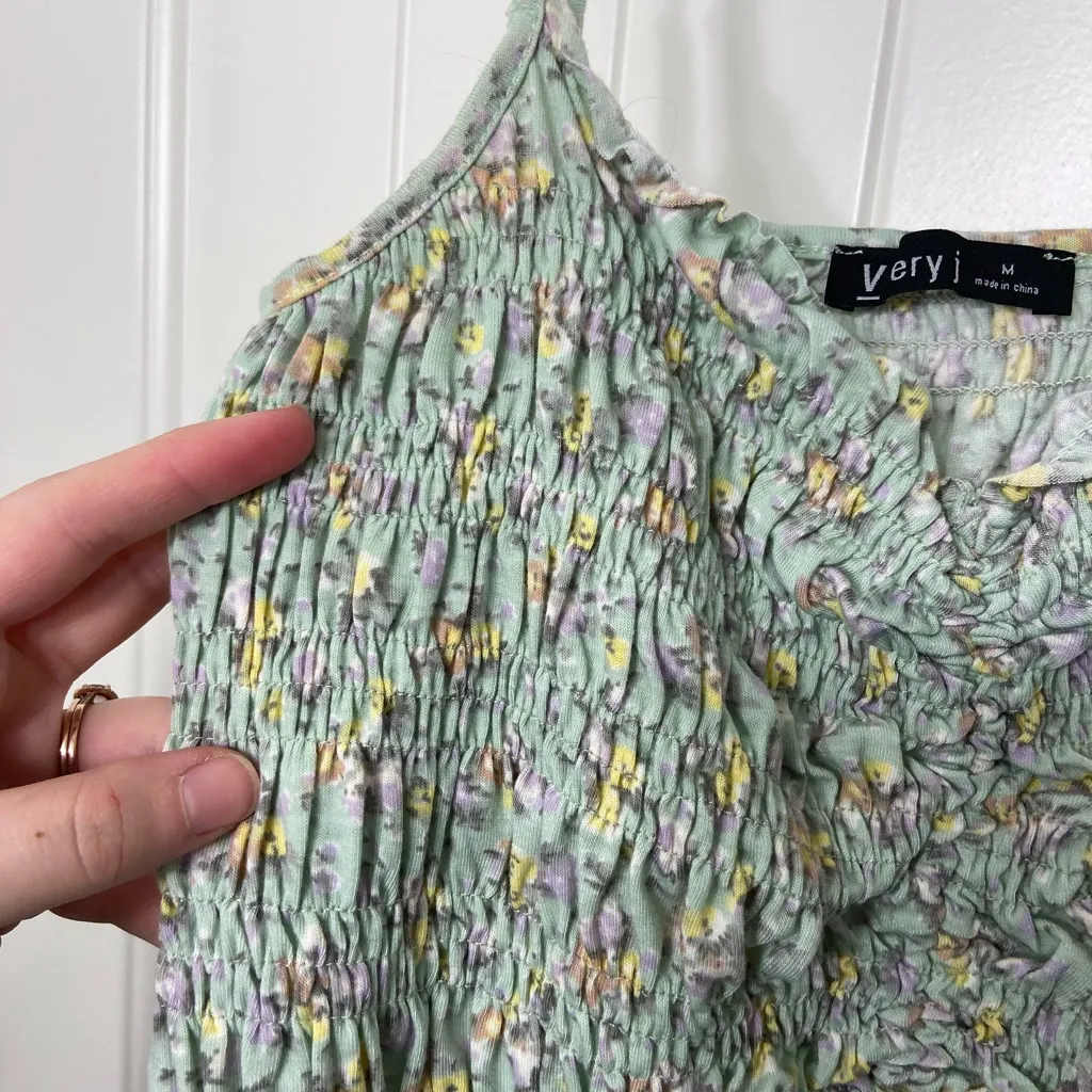 NWOT‎ Very J women’s light green floral elastic ruched tie crop stretch tank M - Image 2