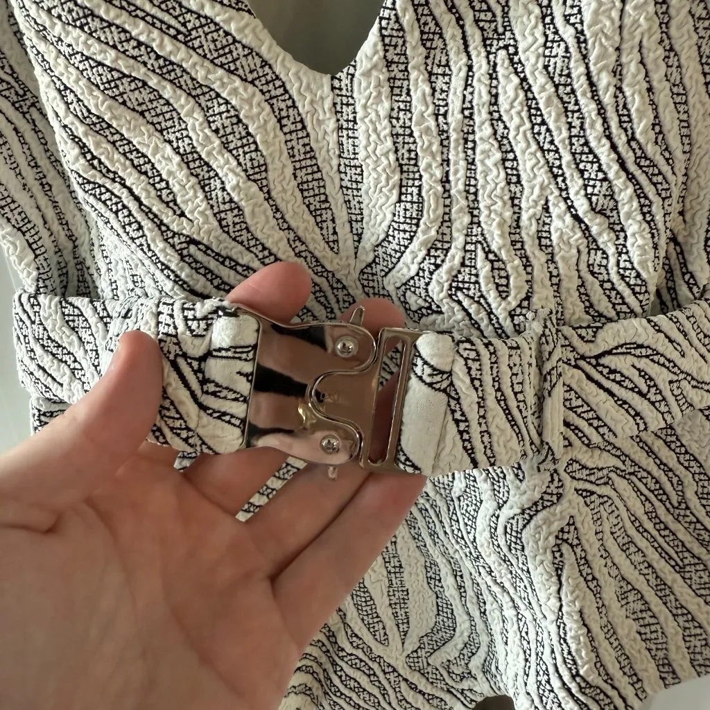 New Devon Windsor Stella Full Piece Bikini Size Large Textured Zebra Gray - Image 5