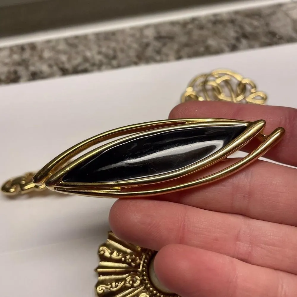 Lot Of 4 Brooch Pins Vintage - Modern Gold Tone 1 Avon, 1 Trifari, 1 Monet - Image 4