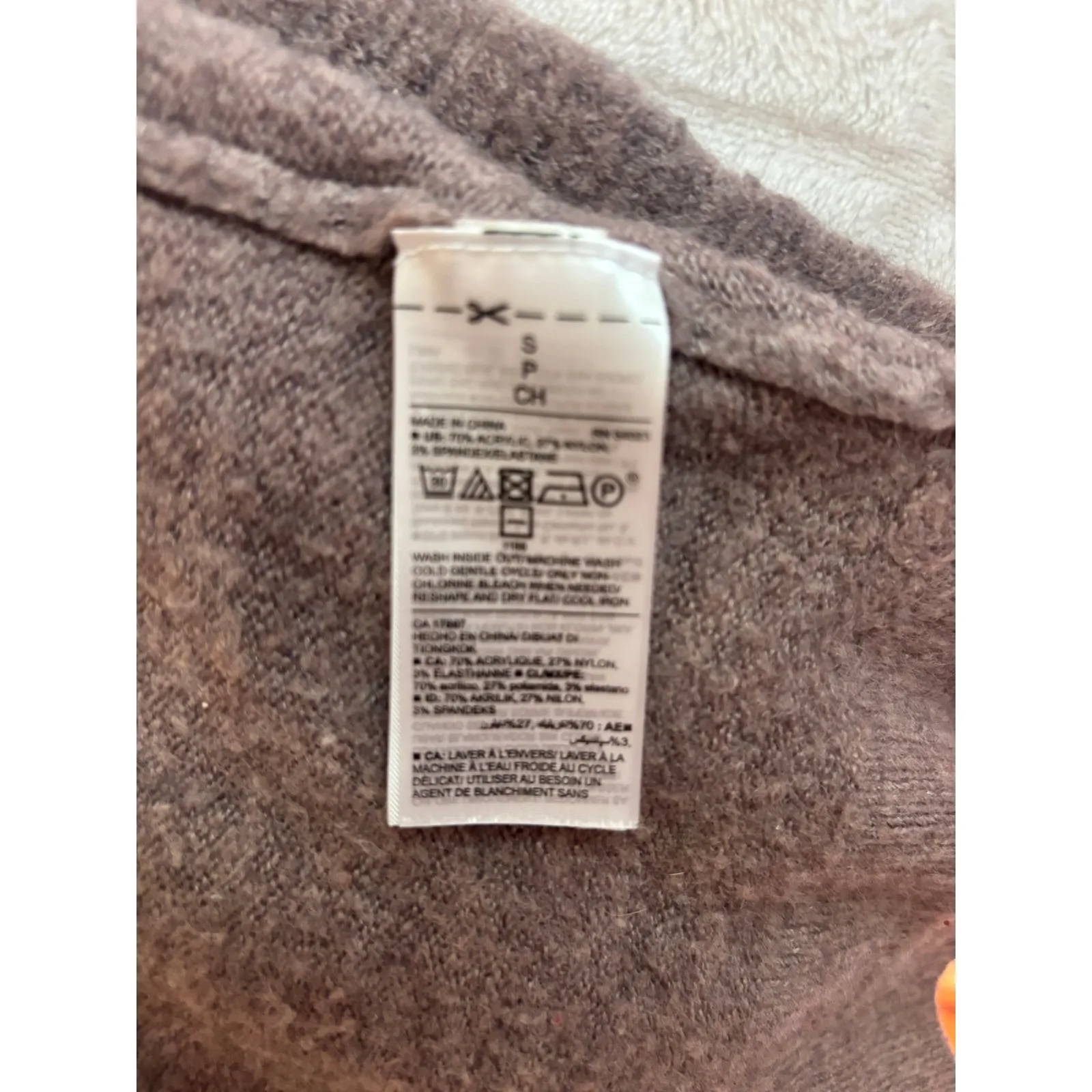 Women’s Old Navy sweater - Image 4