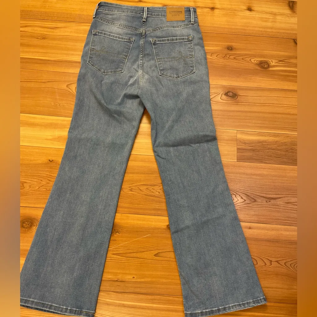 Denizen Levi’s Ultra High Rise Crop Flare Light Medium Wash Zip Fly size 2 - Image 4