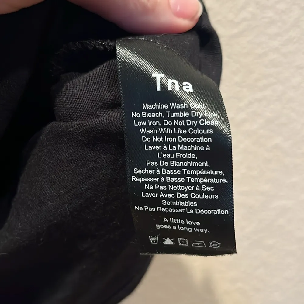 Aritzia TNA Women’s Black TNA Logo Tee Shirt Size XXS - Image 6