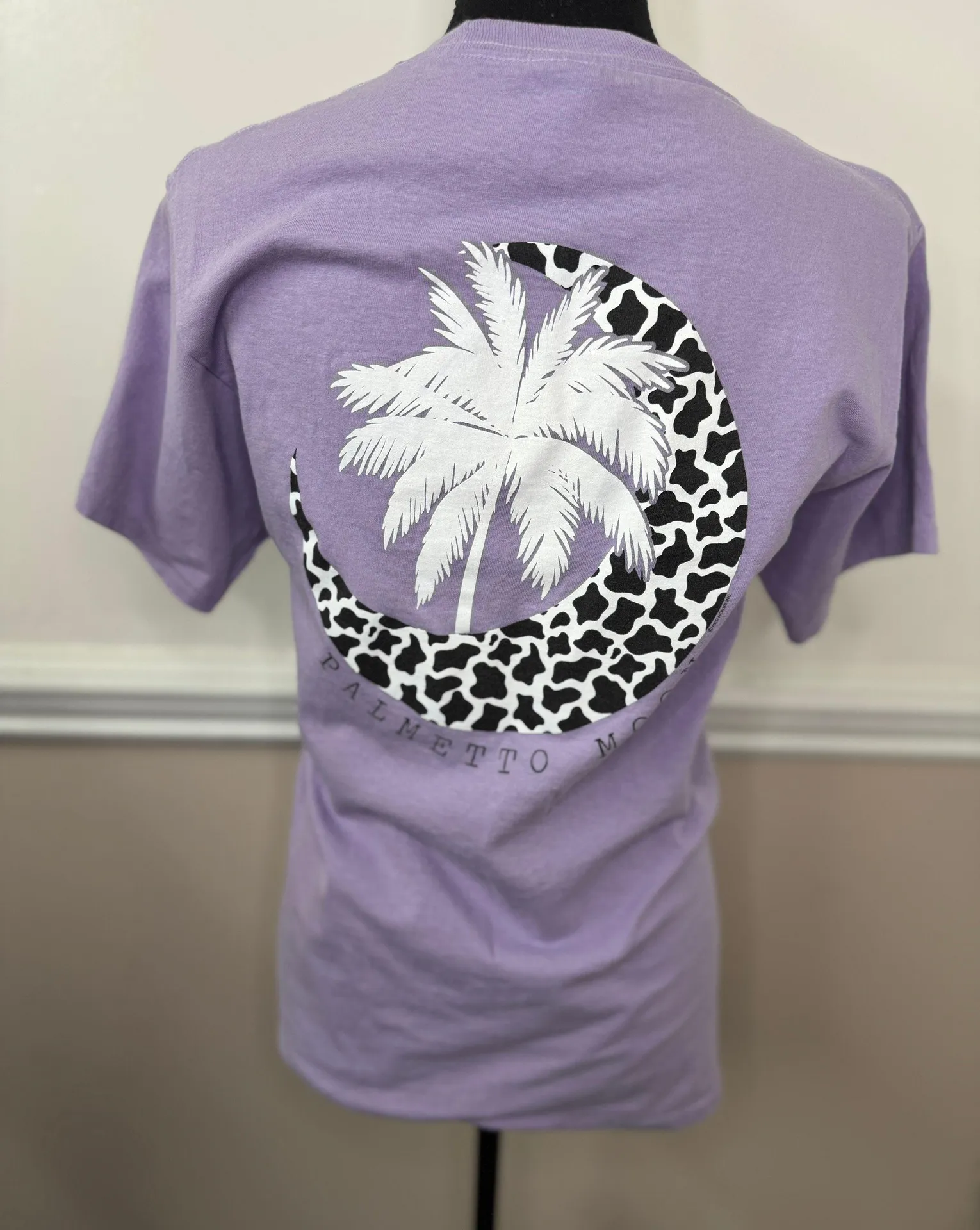 Lavender Short Sleeve Tee with Cow Print Size Small - Image 3