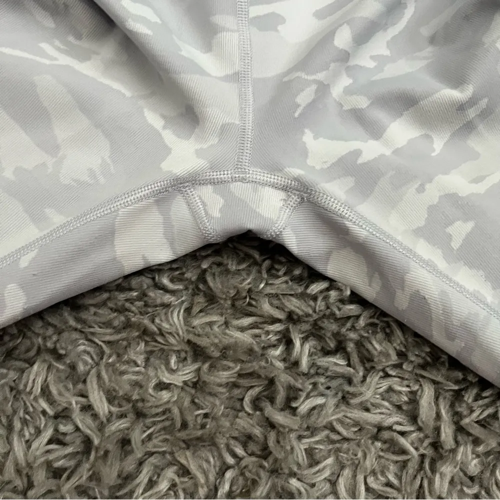 Lululemon white camo wunder under 25” leggings size 4 - Image 2