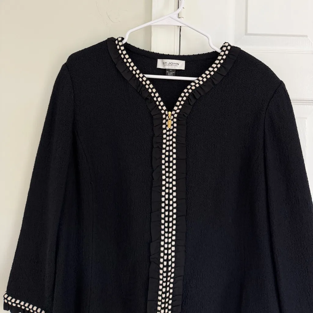 St. John Collection Dark Navy Knit Jacket With Gold Tone Buttons 14 Santana Knit - Image 2