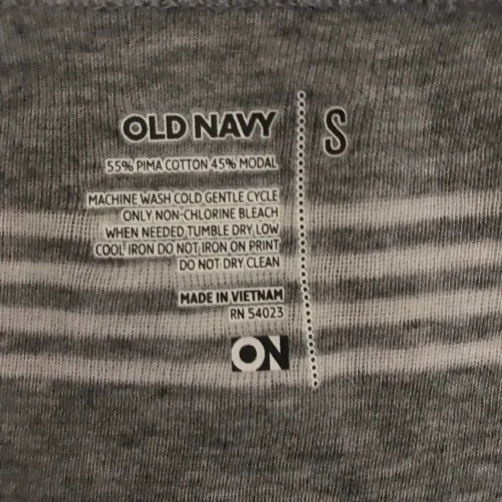 Old navy grey & white striped 3/4 sleeve top S - Image 2