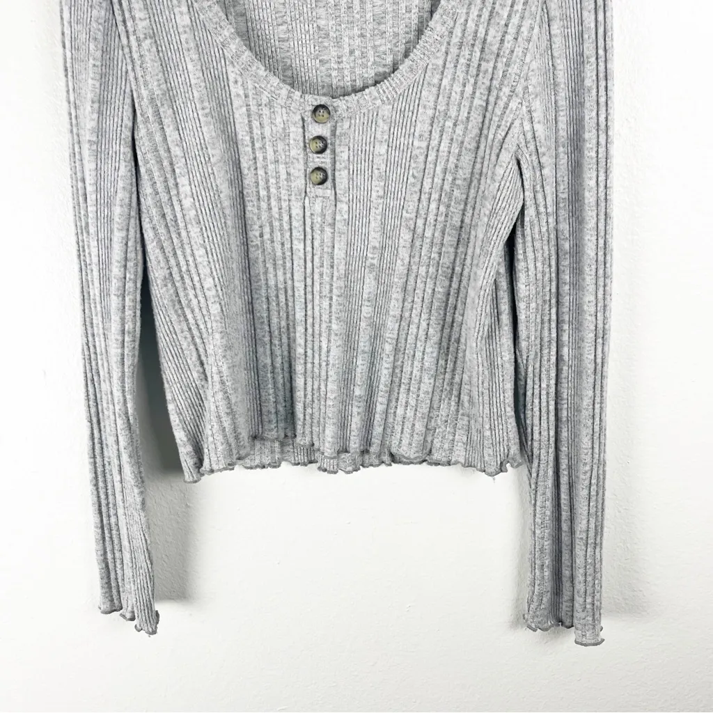 AERO Gray Scoop Neck Long Sleeves Ribbed Knit Button Accents Top Size XL - Image 8