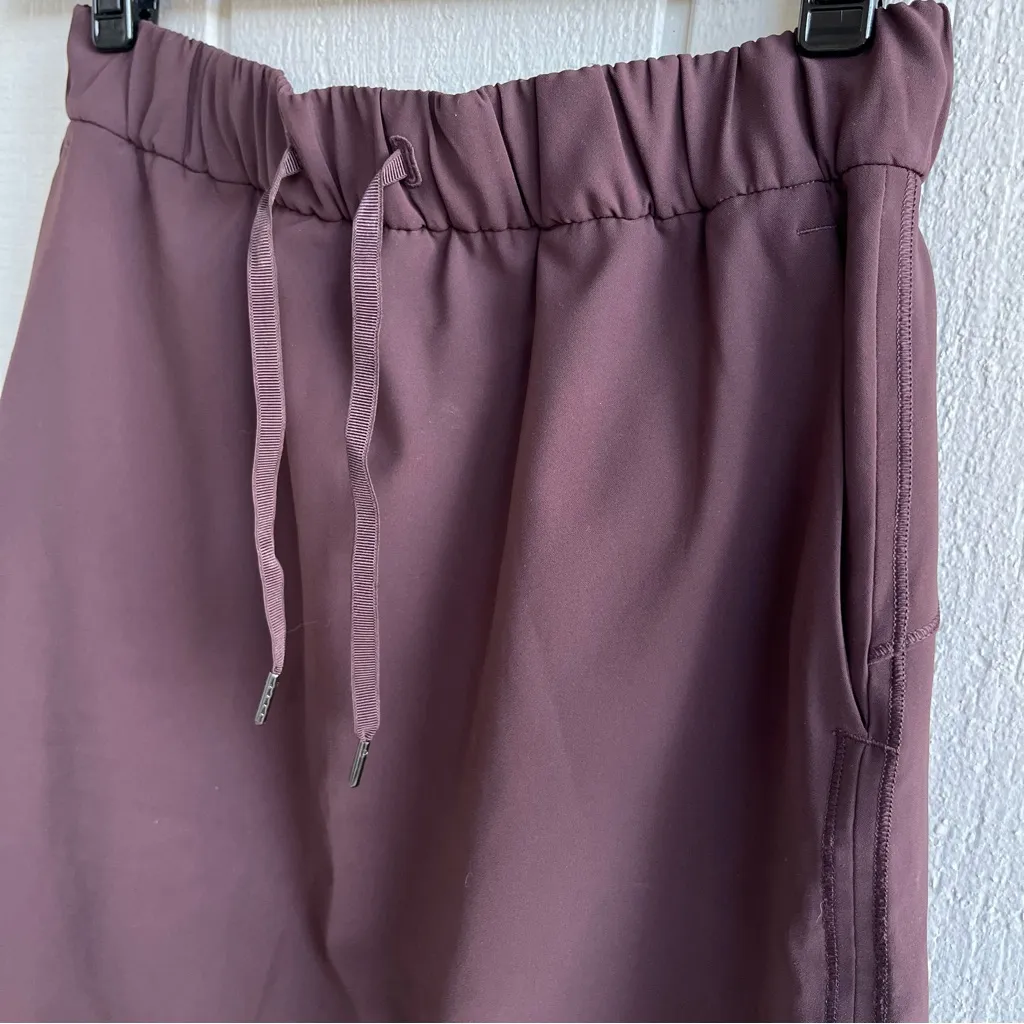 Lululemon On The Fly Skirt 21" in Purple Black Satin Size 8 - Image 2