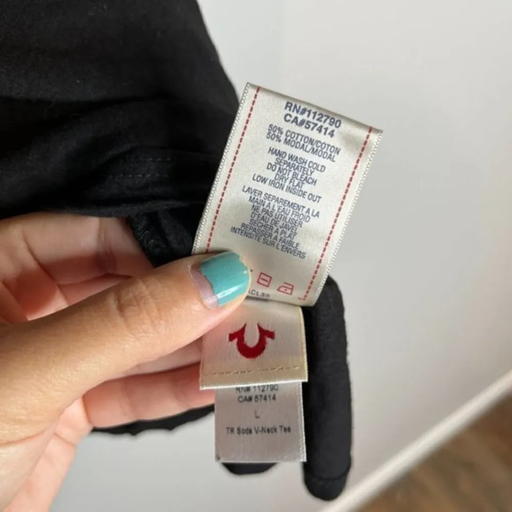 True Religion 🌺  Y2K rhinestone graphic tee - Image 4