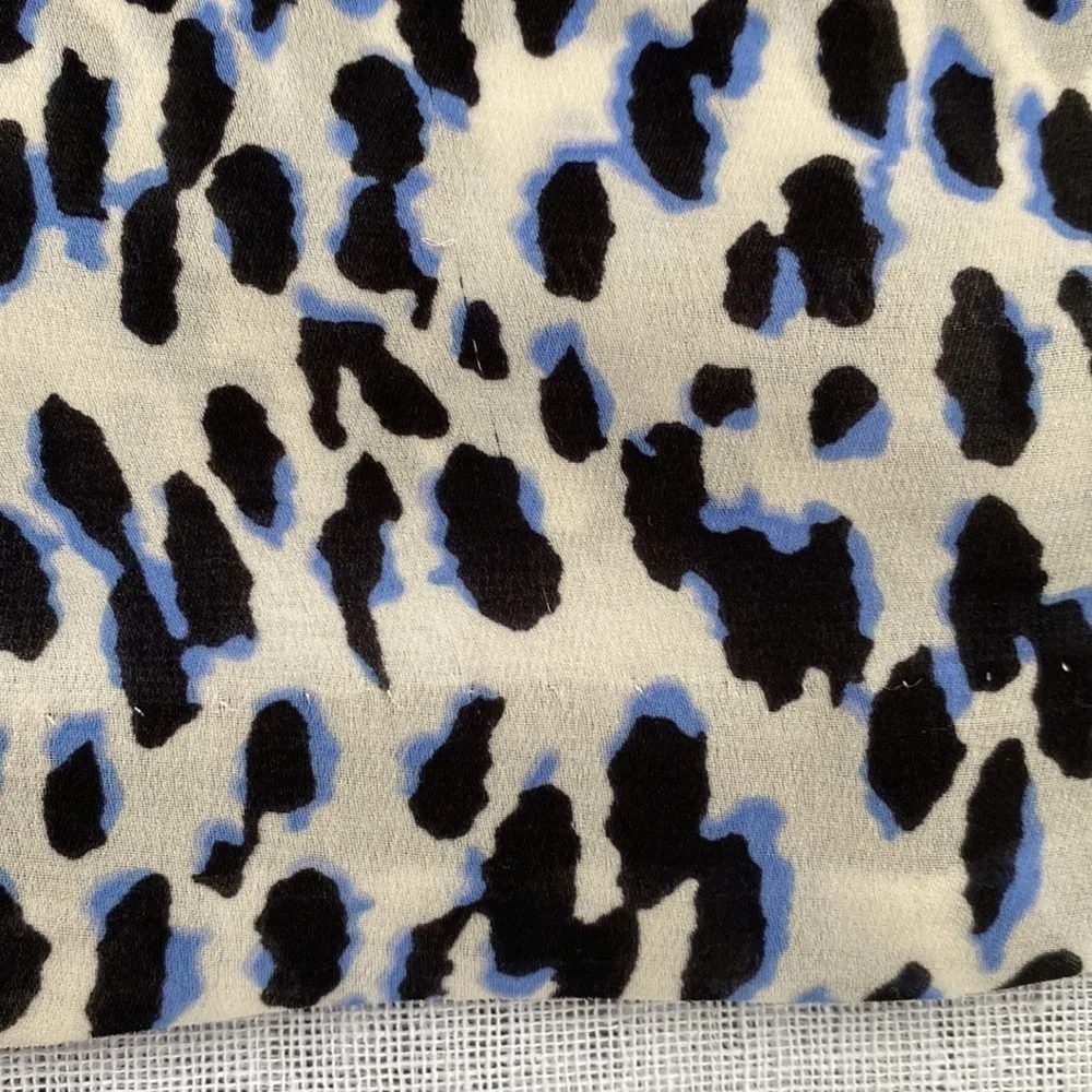 Banana Republic cheetah print blouse with ruffled sleeves. Black Size M - Image 7