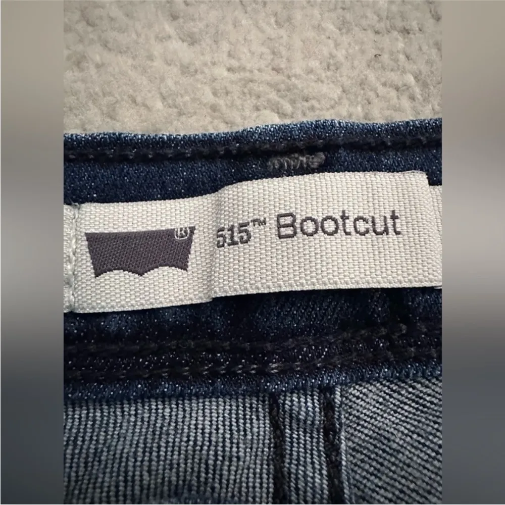 Levis women’s 515 bootcut dark wash bull denim jeans size 8 - Image 3