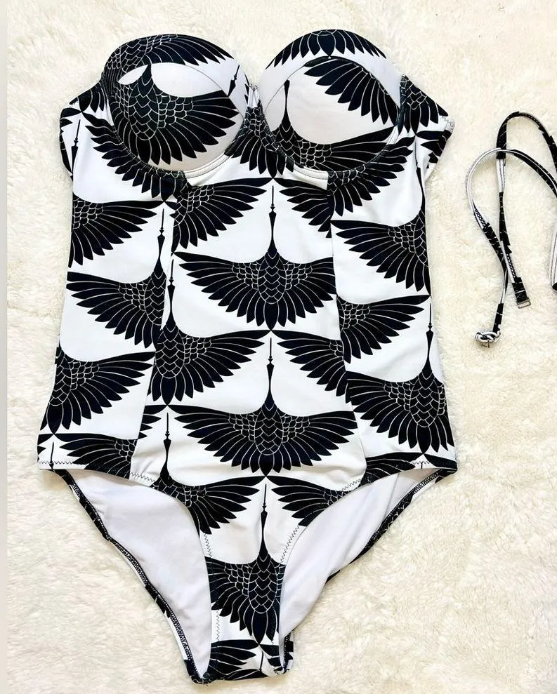 Black and White Japanese Crane Print One Piece Swimsuit Size Medium - Image 9