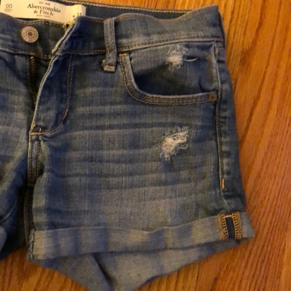 Abercrombie & Fitch Jean shorts size 00 24 - Image 4