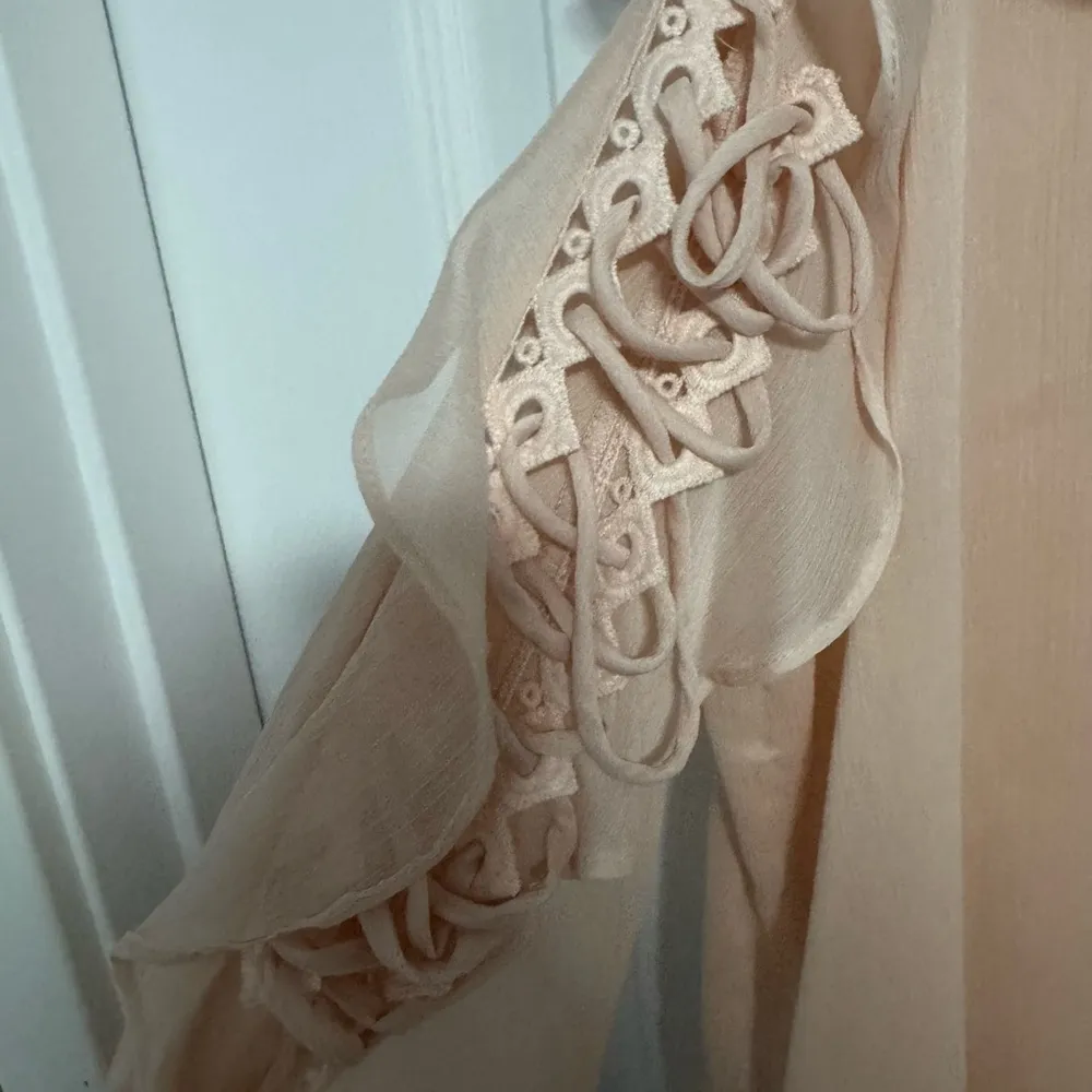 Guess Blush pink Asymmetrical Blouse with Tie Front - Image 4