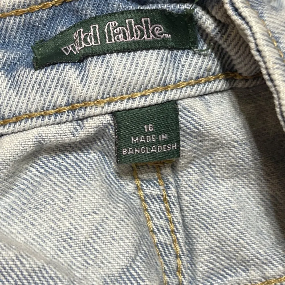 Wild Fable Denim Jean Shorts Crossover Button Fly Light Wash Size 16 Fray - Image 5