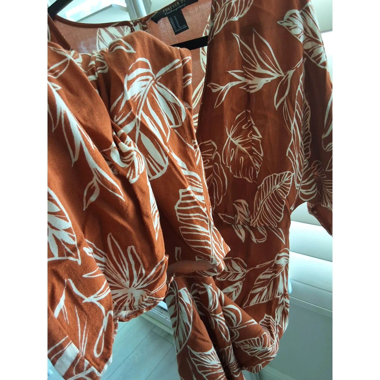 Forever 21 Contemporary Size M Rust White Tropical Leaf Boho Cropped umpsuit - Image 8