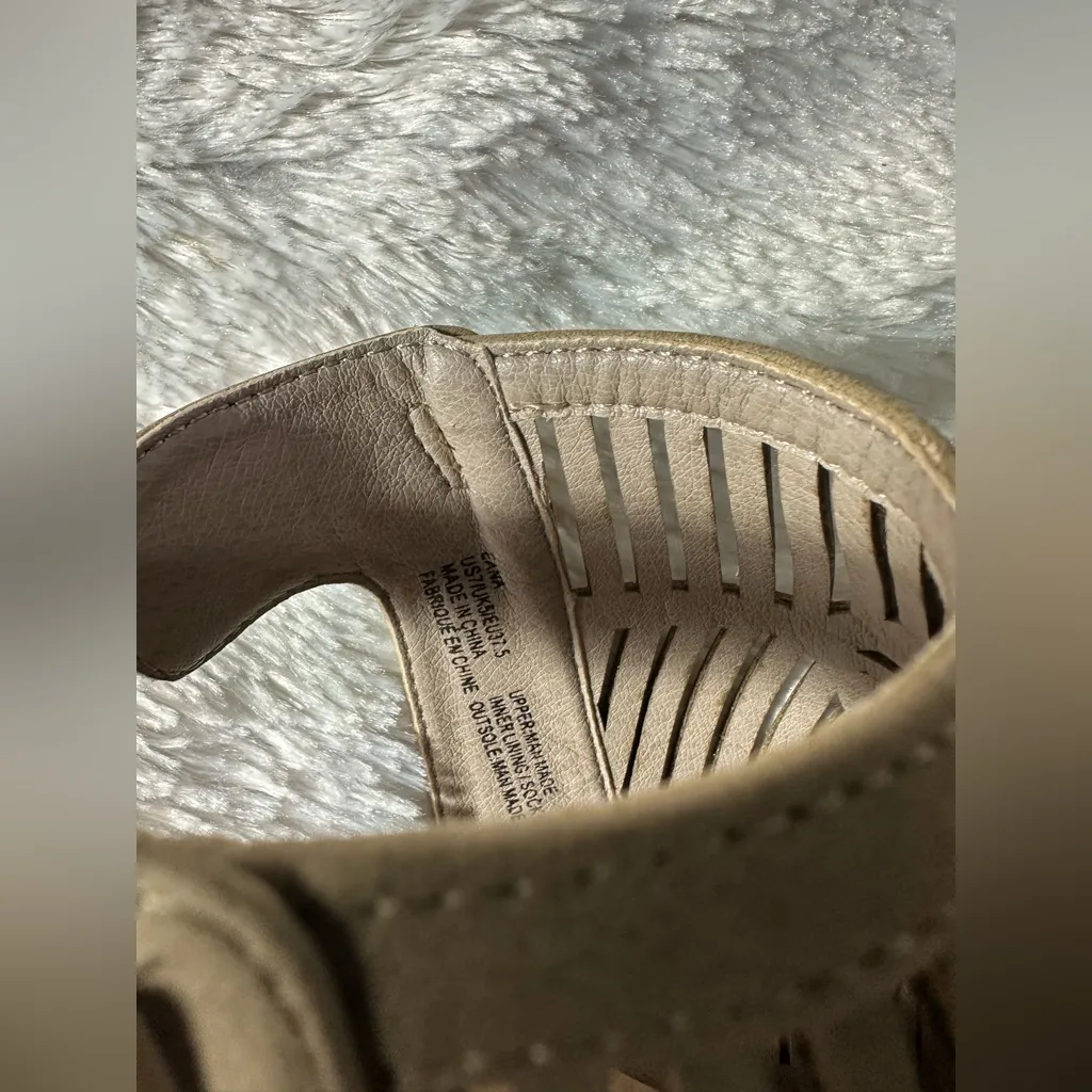 Shoe Dazzle light brown/tan Cutout Ankle wedge Heels Tan Size 7 - Image 5