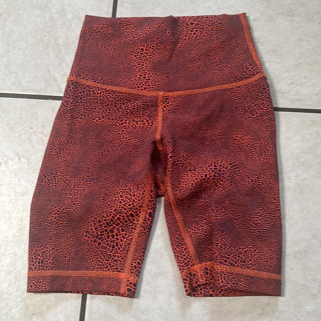 Lululemon Wunder Train High-Rise‎ Short 8"
Crackle Glaze Vintage Orange Larkspur - Image 6