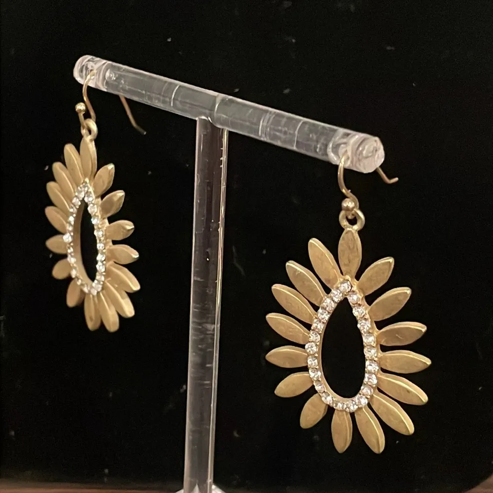 Flower petals and rhinestone dangle earrings matte golds tone Gold - Image 3