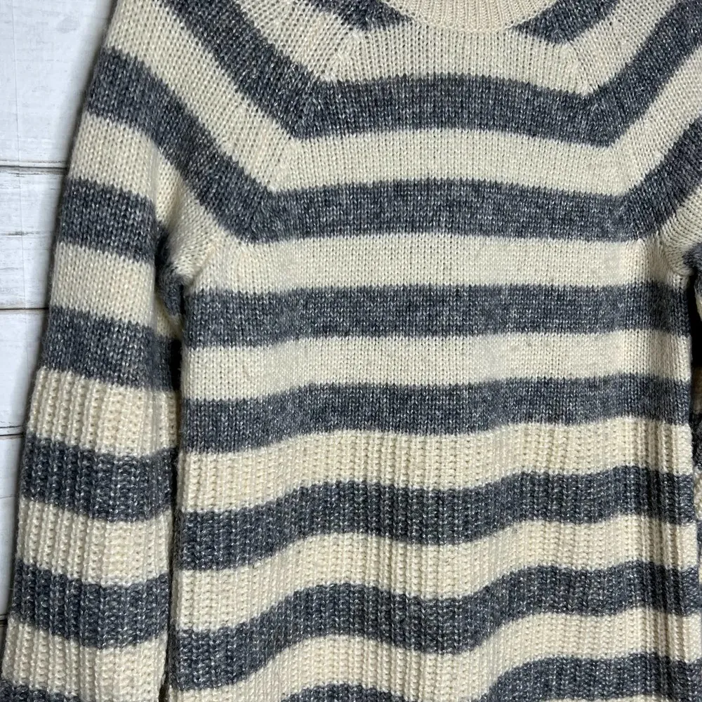 Banana Republic Italian Yarn Knit Sweater Stripes Size Small - Image 6