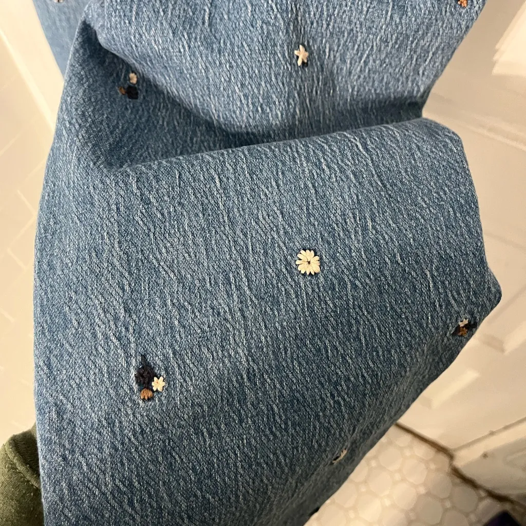 Universal Thread High Rise Blue Jeans with Embroidery - Image 5