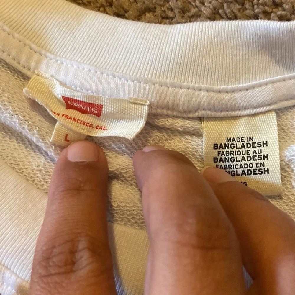 Levi’s large long sleeve - Image 6
