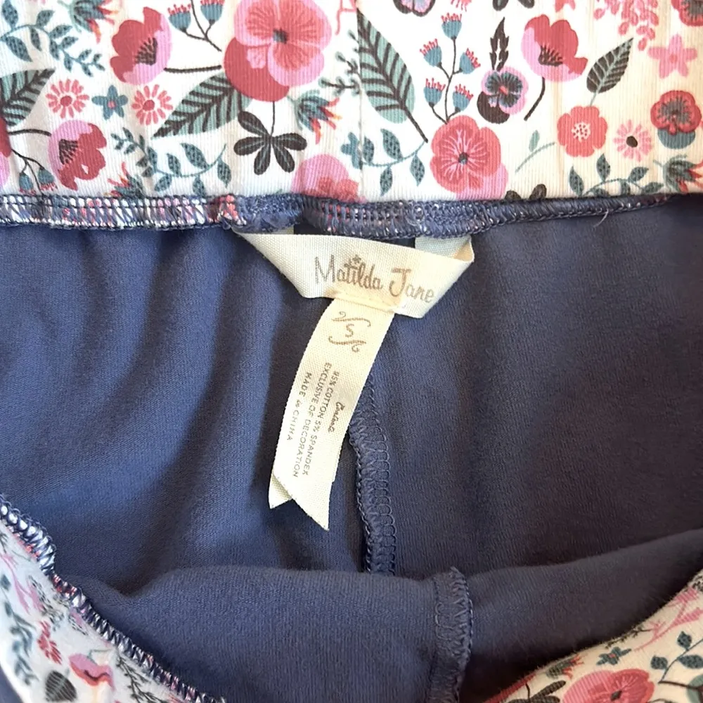 Women’s size small cotton blend stretchy floral blue capri leggings - Image 3