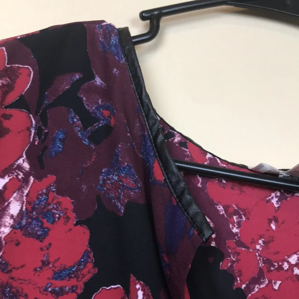 LOFT Women’s Floral Print Faux Leather Trim Split Neck Hi-Low Long Sleeve Blouse - Image 4