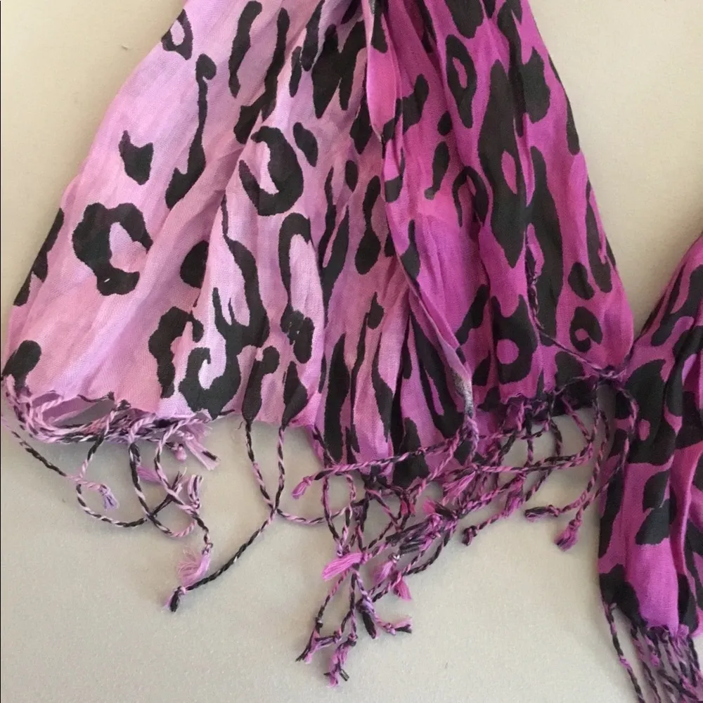 NWOT Fringed Animal Print Scarf - Image 3