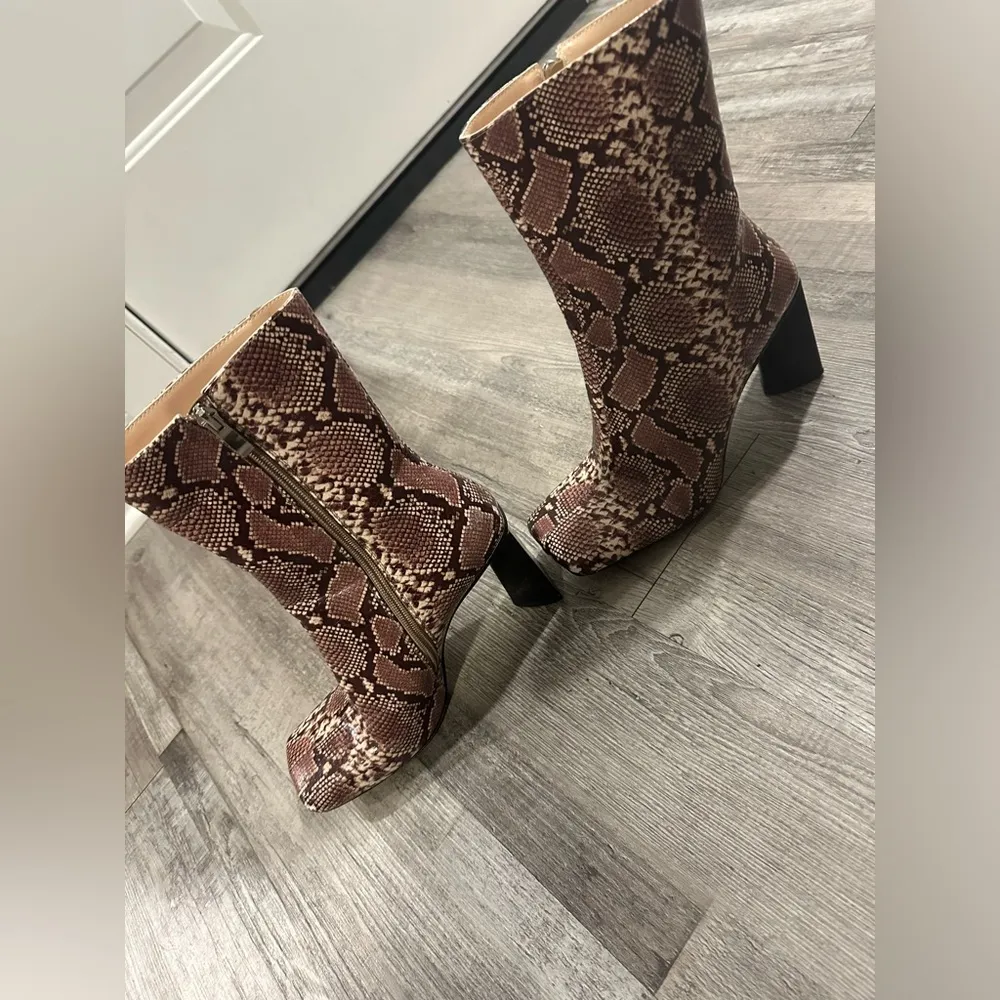 Pretty Little Thing Snake Skin Patterned Boots - Image 2