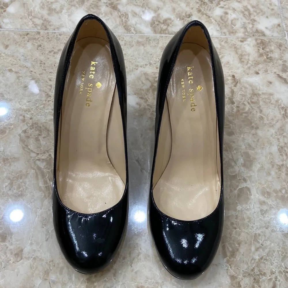 Karolina Black Striped Pumps. Size 5.5 - Image 2