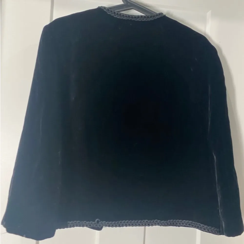 Vintage Johnson & Harwood of Chicago velvet blazer. Size M/L Black Size L - Image 2