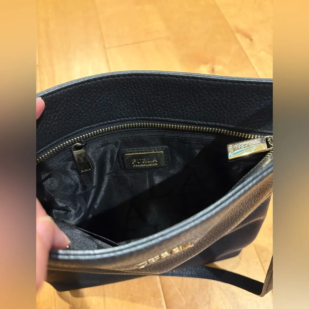 Furla small leather shoulder bag chain handle black crossbody - Image 4