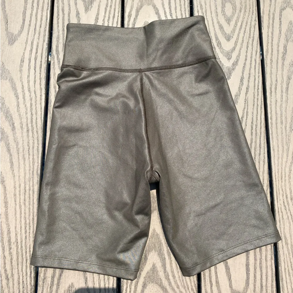 Abercrombie & Fitch XS Grey Brown Metallica Biker Shorts 7 inch inseam - Image 5