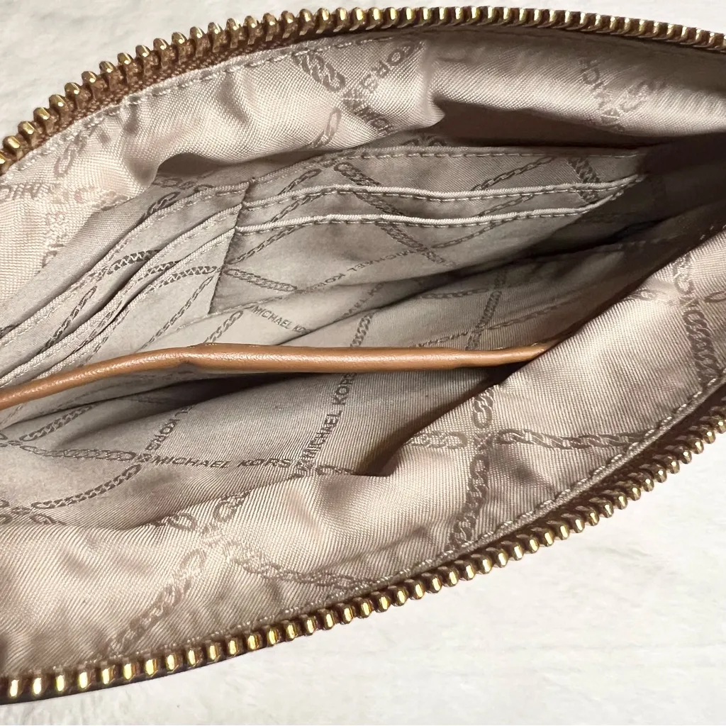 NWT Michael Kors Jet Set Charm Gold & Cream Signature MK Logo Zip Wristlet Bag - Image 5