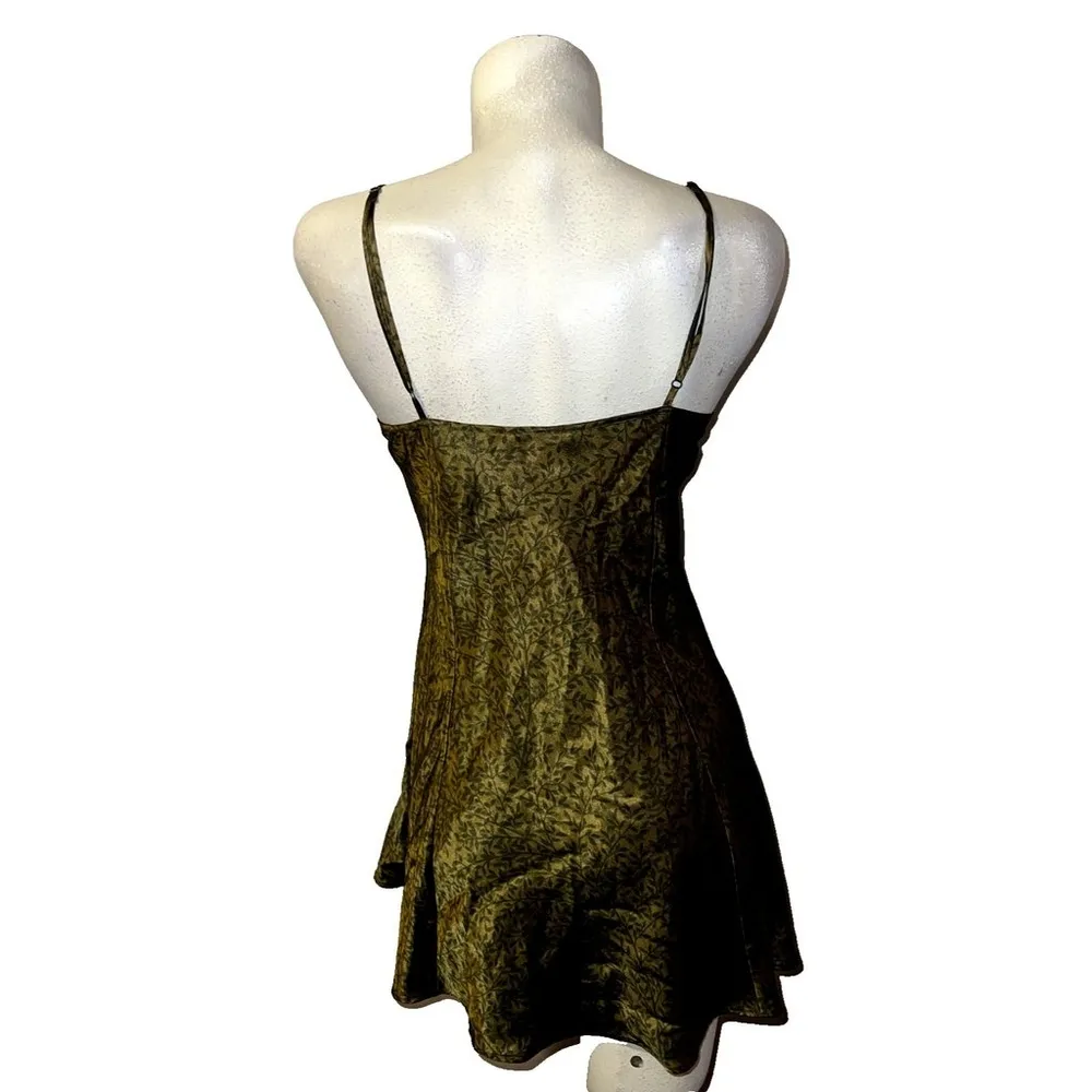VICTORIA'S SECRET Lingerie Women's Sz L Green Vine Print Lace Trim Satin Chemise - Image 2