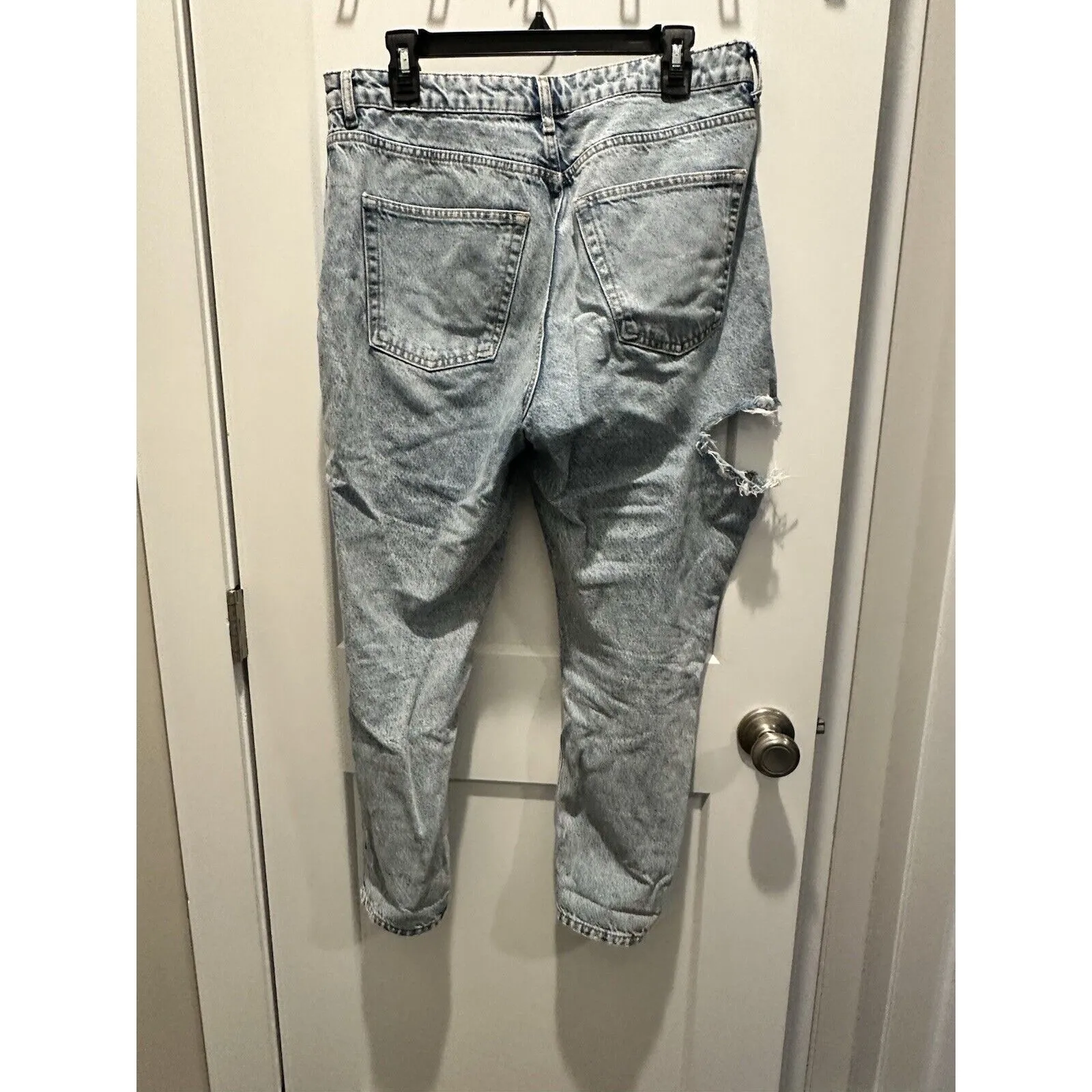 Women’s topshop ripped denim light wash high rise mom jeans 32x30 - Image 3