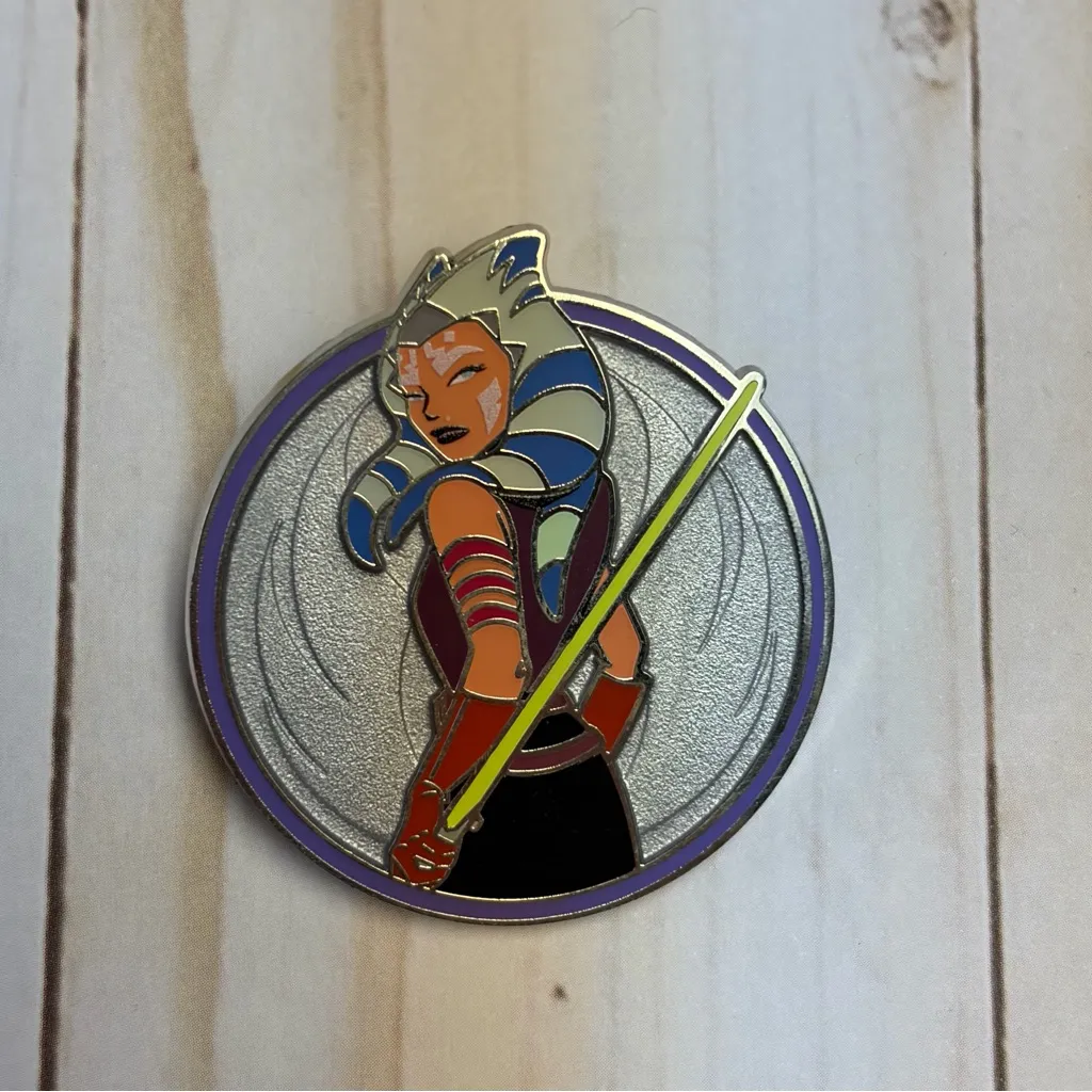 Star Wars Women Of The Galaxy Set of 2 Pins Princess Leia Organa and Ahsoka Tano - Image 3