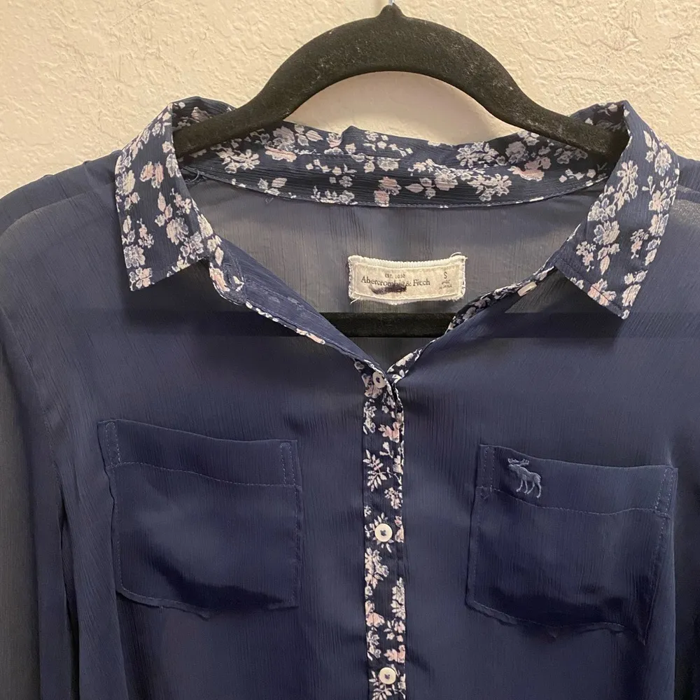 Abercrombie and Fitch Navy Blue Sheer Button Down With Floral Detailing. - Image 6