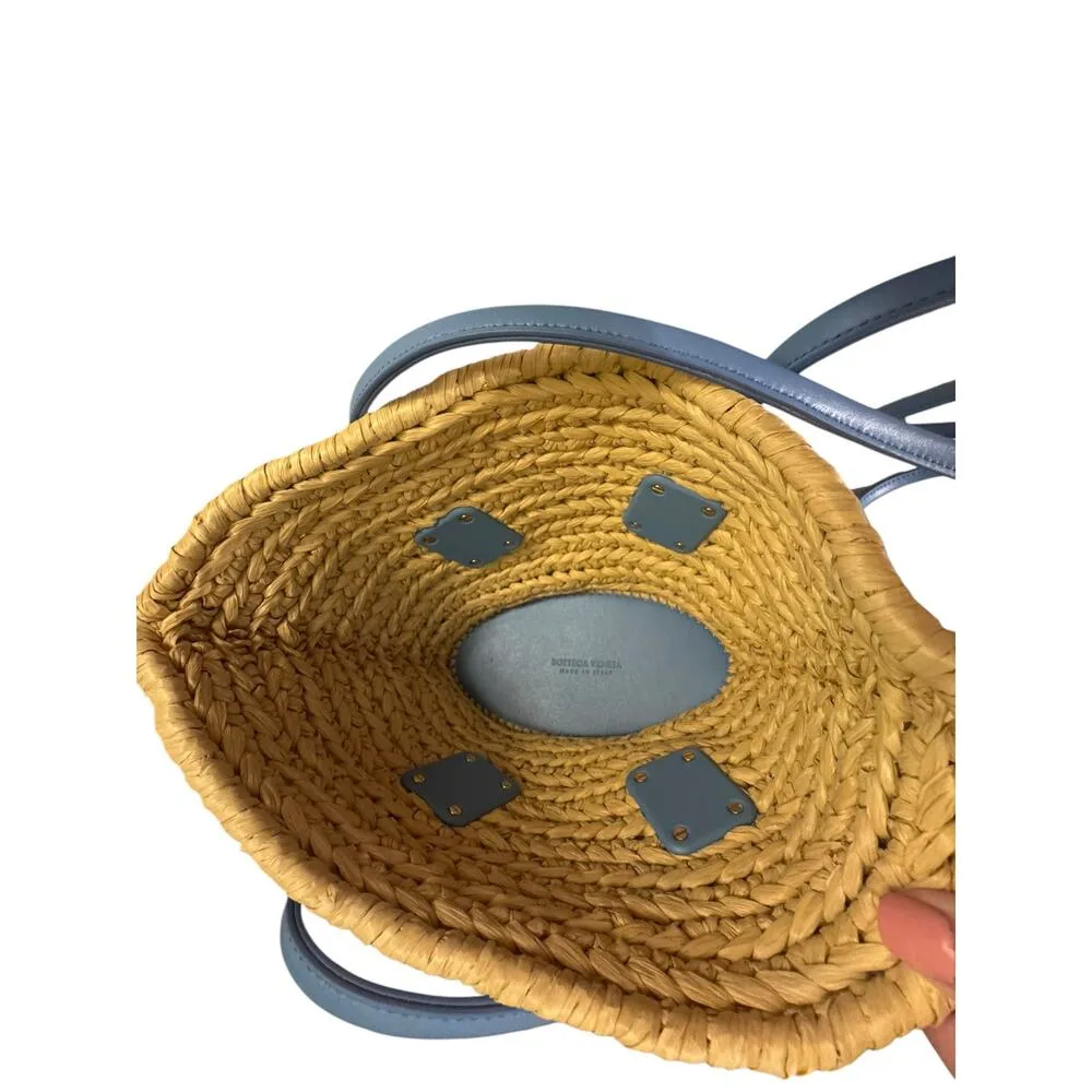 Bottega Veneta NWT Small Raffia Arca Tote in Beige/Blue w/Dustbag & COA - Image 7