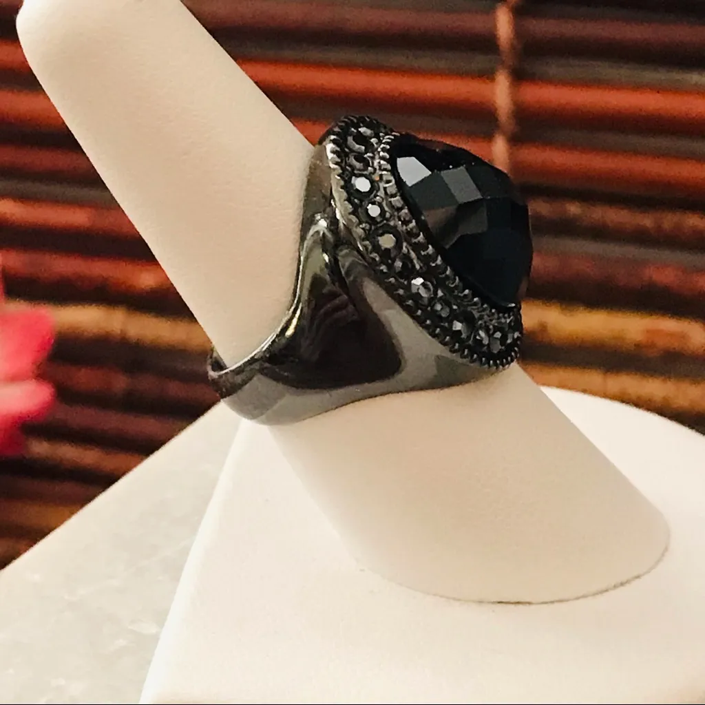 Premier Designs Gunmetal Dome Ring Black Stone Size 7.75 - Image 3