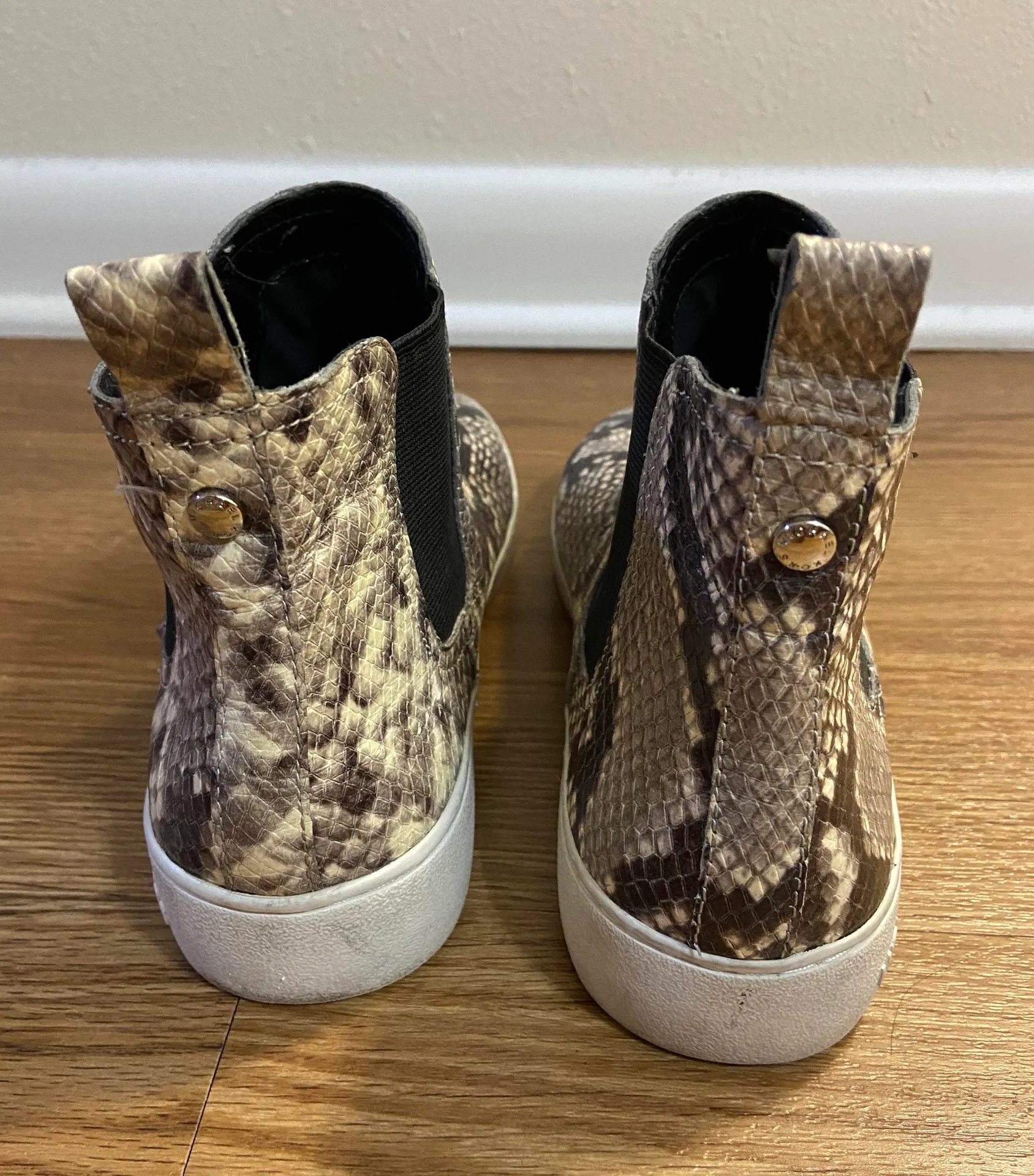 Micheal Kors Snakeskin Chelsea Boot - Image 6