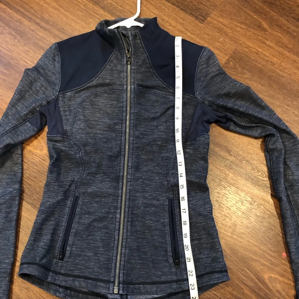 LULULEMON FORME JACKET IN SLUB DENIM BLUE/BLACK SIZE 6 - Image 5