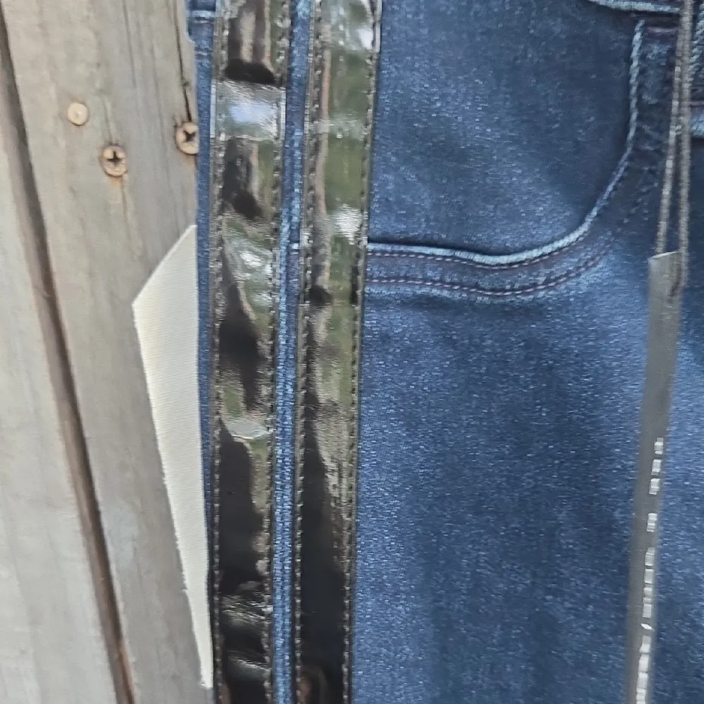 Stylish Blue Jeans with Side Stripes - Image 6