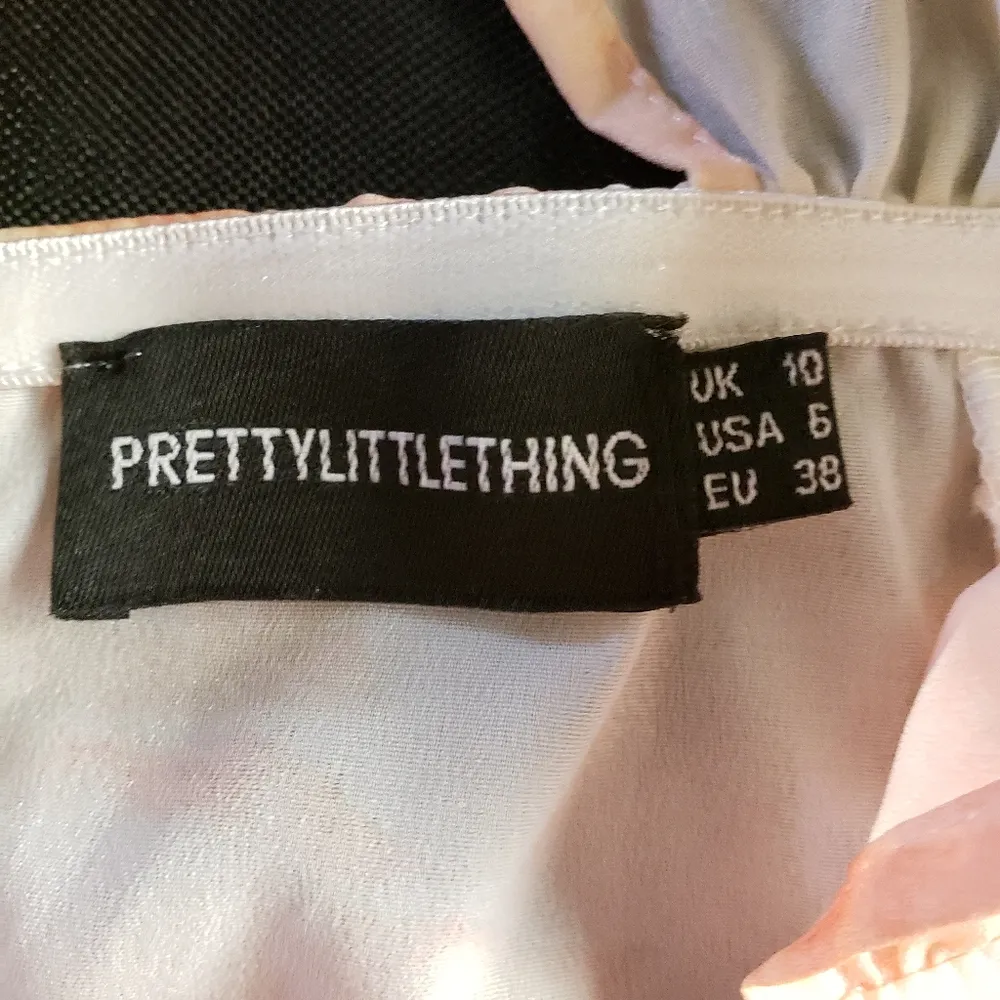 PrettyLittleThing Tie‎ Dye Abstract Underbust Halterneck Cross Over Zip Crop Top - Image 5