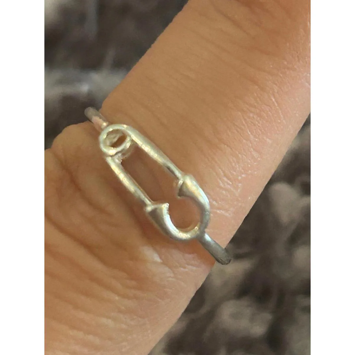 Z19 size 6 ring silver plated Bobby pin - Image 2