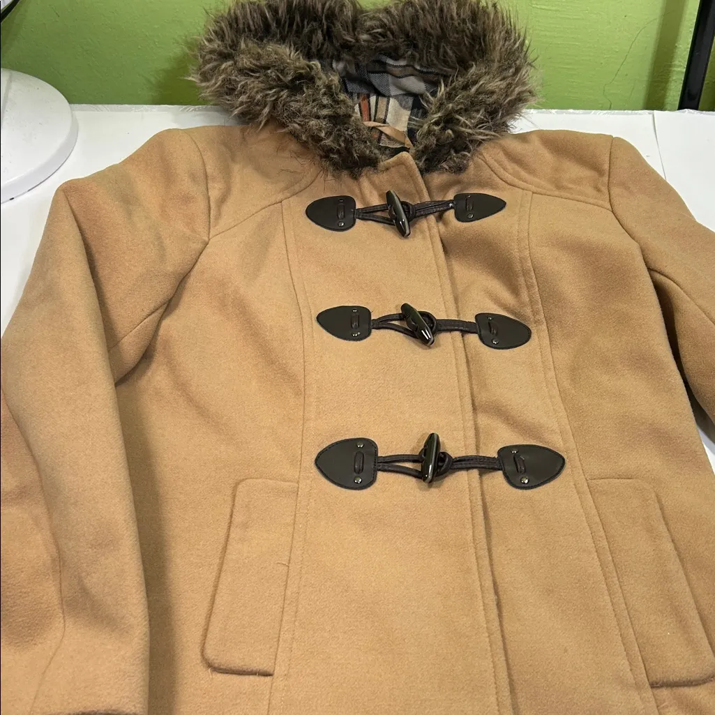 Forever 21 Camel Coat with Faux Fur Trim - Image 15