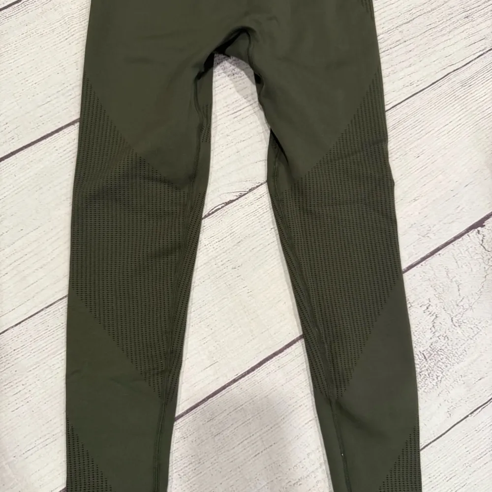 SENITA ATHLETICS Green Seamless Striped Waist High Rise Active Leggings Size S - Image 12